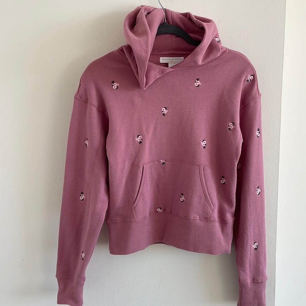 Spiritual Gangster embroidered pink sweatshirt.